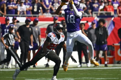 Vikings WR Justin Jefferson leaves game vs. Buccaneers early with ankle injury