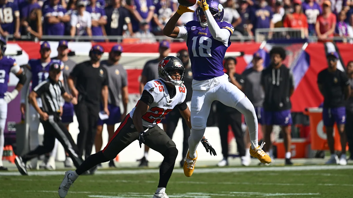 Vikings WR Justin Jefferson leaves game vs. Buccaneers early with ankle injury