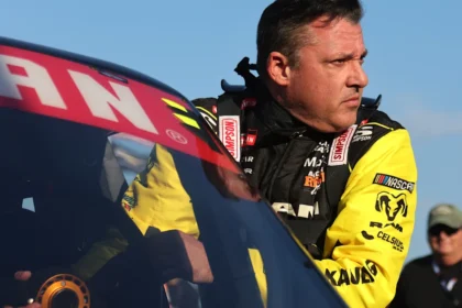 Tony Stewart crashes in first NASCAR start since 2016 retirement