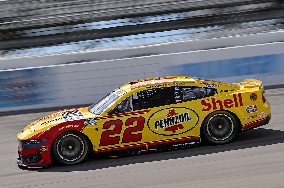 Joey Logano earns pole position in NASCAR Cup Gateway starting lineup