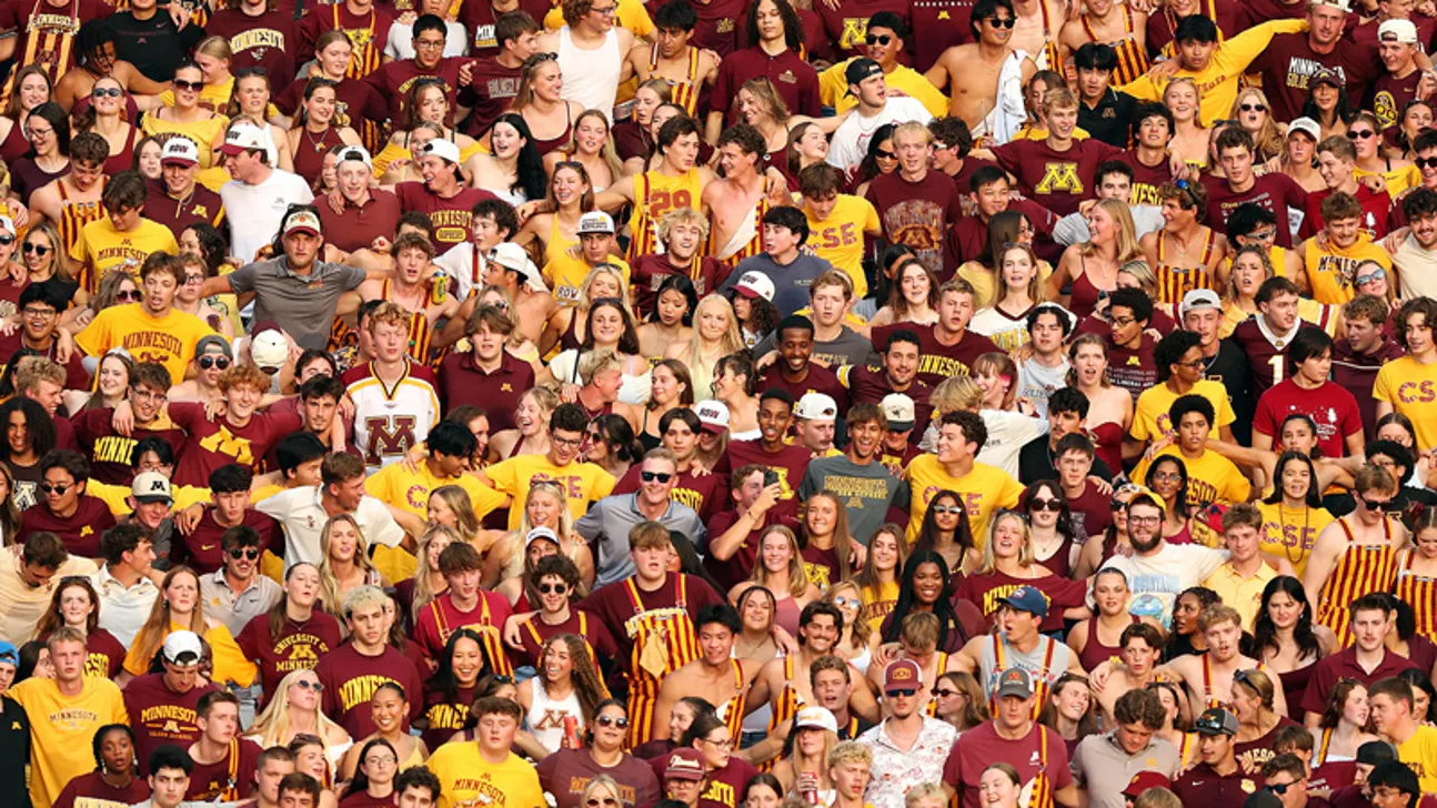 Minnesota Fans Participate in Norway Viking Row Ahead of Home Opener