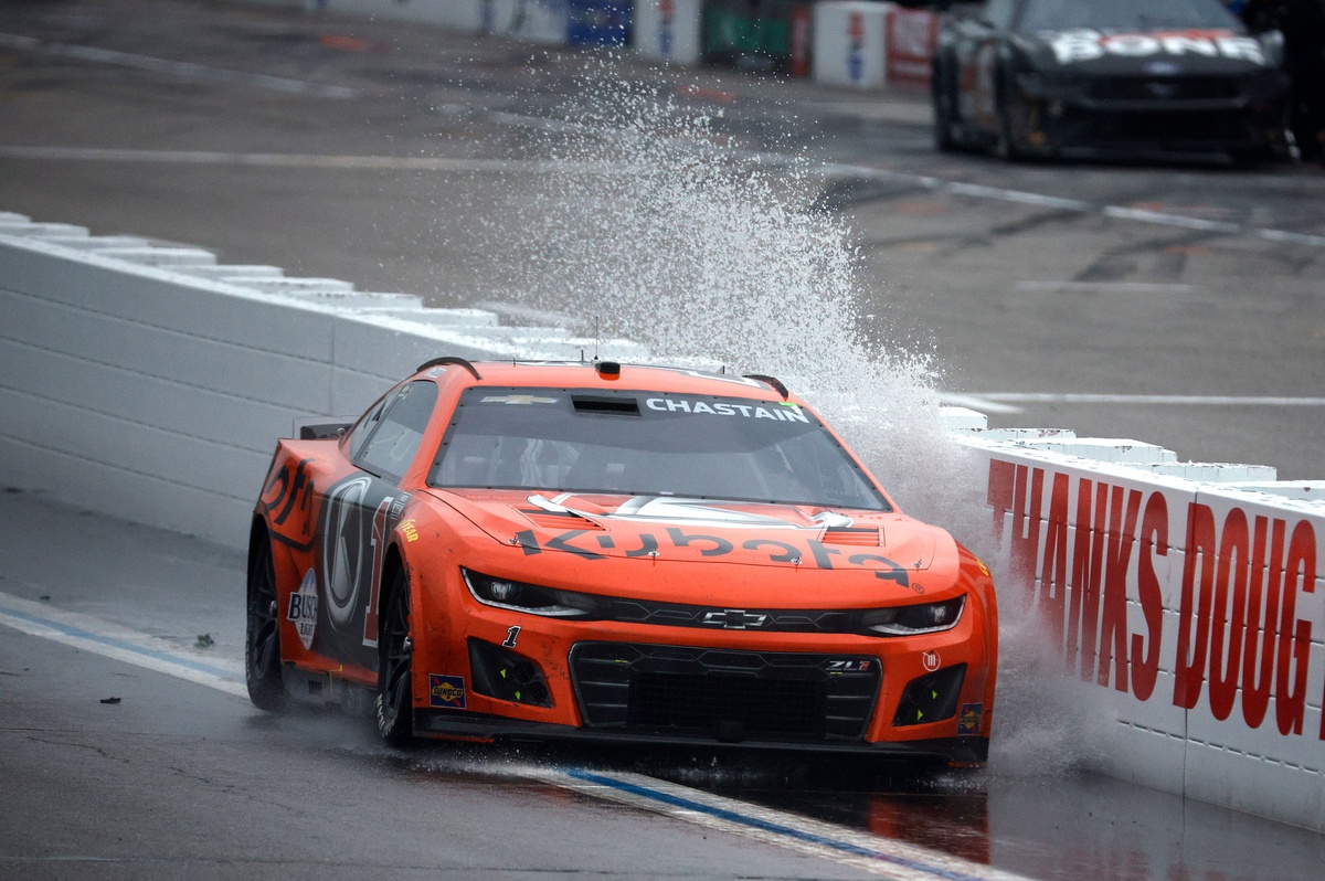 NASCAR revises Bristol wet-weather tire policy to give teams more control