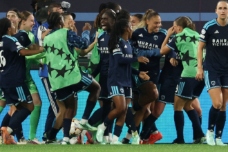 Leah Williamson's handball penalty allows Paris FC to equalize against Arsenal in Women's Champions League.