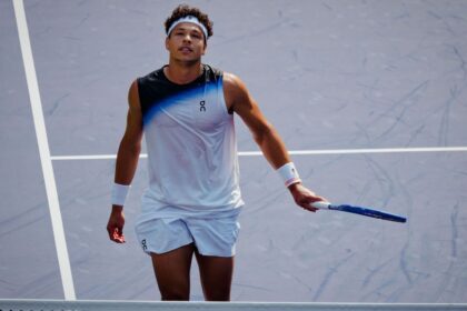 Shelton stumbles in straight-sets loss to Gea at Shanghai Masters