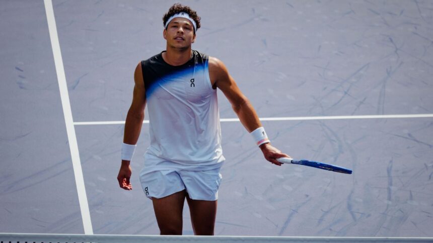 Shelton stumbles in straight-sets loss to Gea at Shanghai Masters