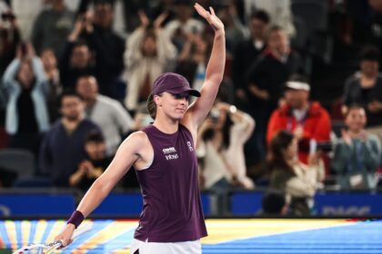 Iga Swiatek advances to quarterfinals at Wuhan Open