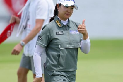 A Lim Kim shoots 65 to take lead in LOTTE Championship at Hoakalei