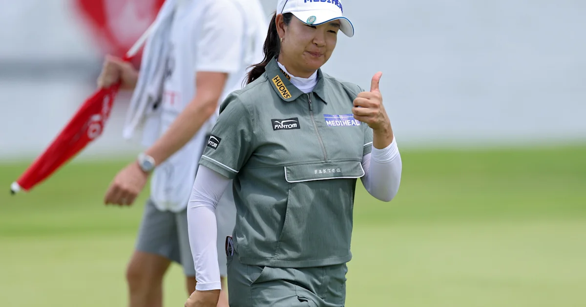 A Lim Kim shoots 65 to take lead in LOTTE Championship at Hoakalei