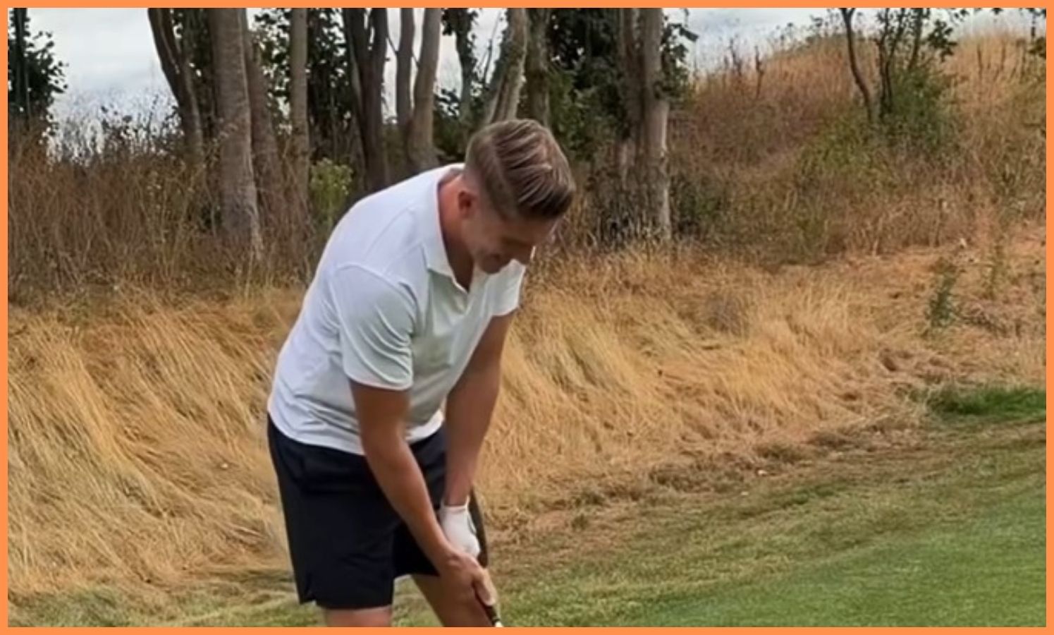 Watch: Ben White left in stitches after Viktor Gyokeres completely misses golf shot