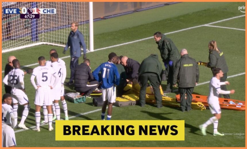 “Some concern” as Chelsea’s Emi Martinez stretchered off & reportedly hospitalised with head injury