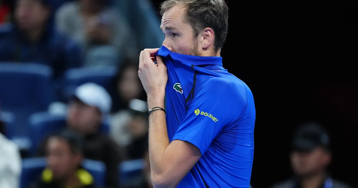 Daniil Medvedev disqualified vs. Novak Djokovic after swatting ball into stands and hitting fan in the face