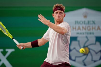 Davidovich Fokina upsets Zverev, vs. Jodar for Shanghai title