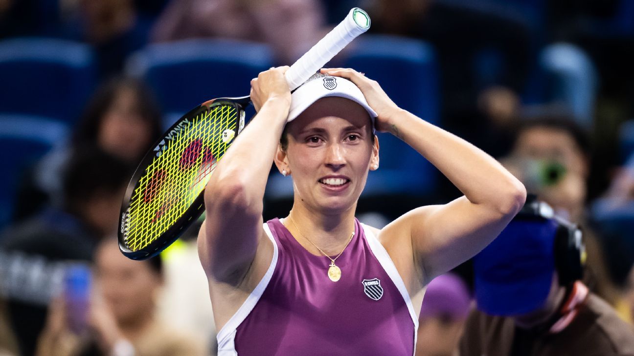 Elise Mertens beats Iga Swiatek to reach China Open semis