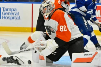 Flyers' losing streak hits historic low after defeat by Lightning