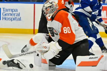 Flyers' losing streak hits historic low after defeat by Lightning