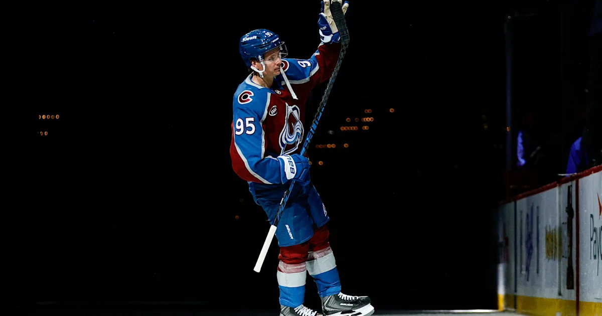 Former Avalanche forward shines after returning to Vegas