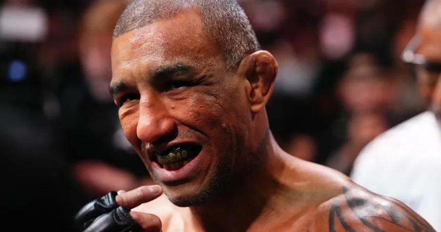 Glover Teixeira says Raoni Barcelos suffered traumatic brain injury and brain swelling in UFC loss