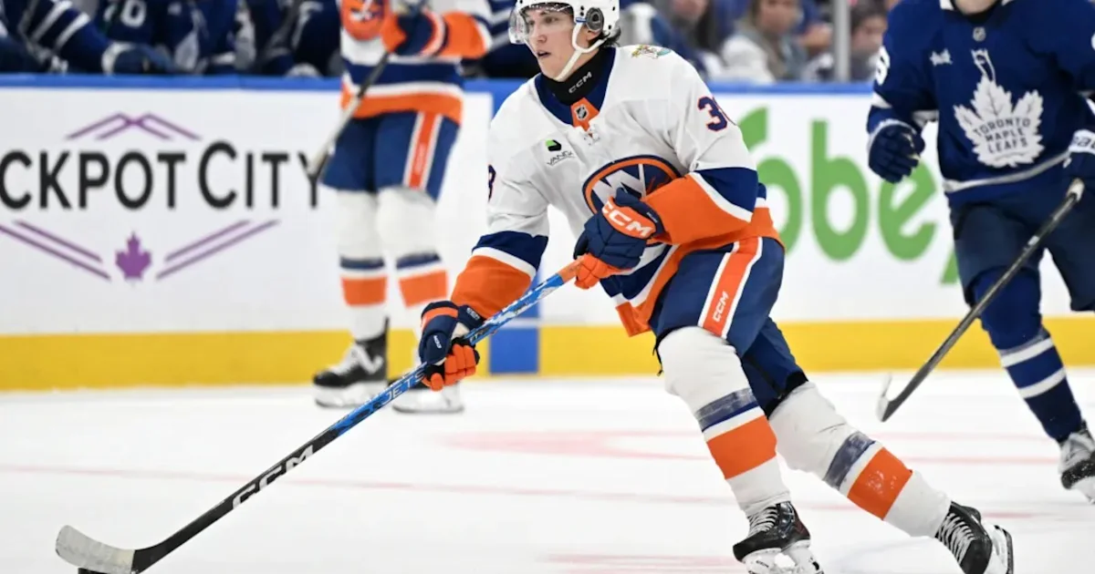 Islanders rookie Victor Eklund performs well against Auston Matthews' line