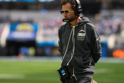 Jim Harbaugh defends offensive coordinator Mike McDaniel after Justin Herbert's struggles as Chargers fall to 0-4