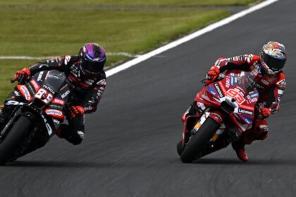 Jorge Martin sends Aprilia message amid "very tight" Marc Marquez title battle