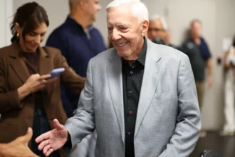 Kings dedicate media room to longtime radio voice Gary "G-Man" Gerould