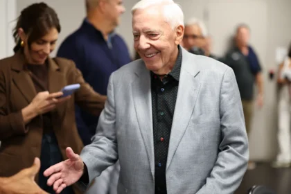 Kings dedicate media room to longtime radio voice Gary "G-Man" Gerould