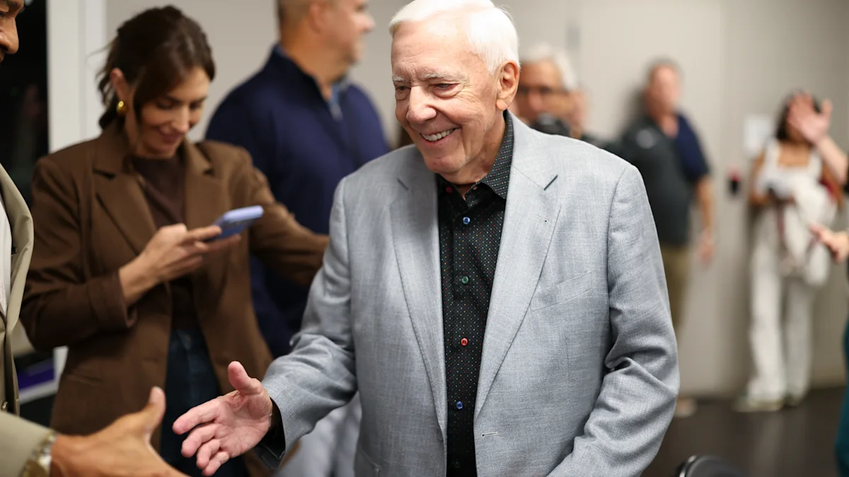 Kings dedicate media room to longtime radio voice Gary "G-Man" Gerould