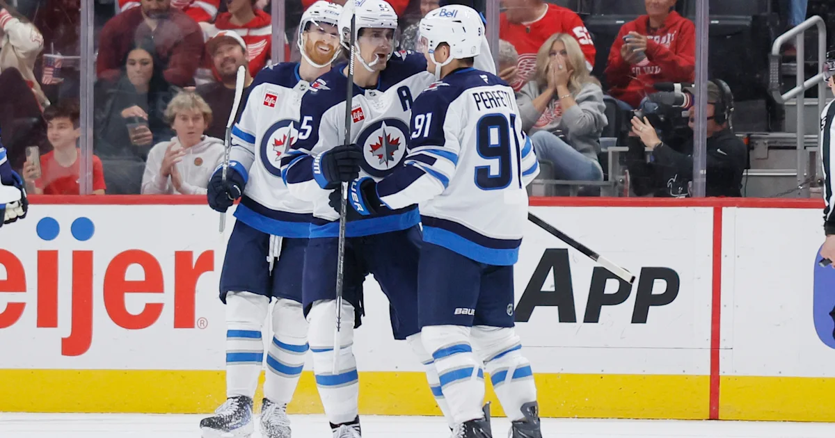 Kyle Connor scores twice on power play as Jets beat Red Wings 3-2