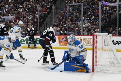 Necas and Roy score quick goals as Avalanche beat Blues 6-1