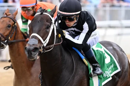 R Disaster Returns to Form in Gallant Bloom Stakes
