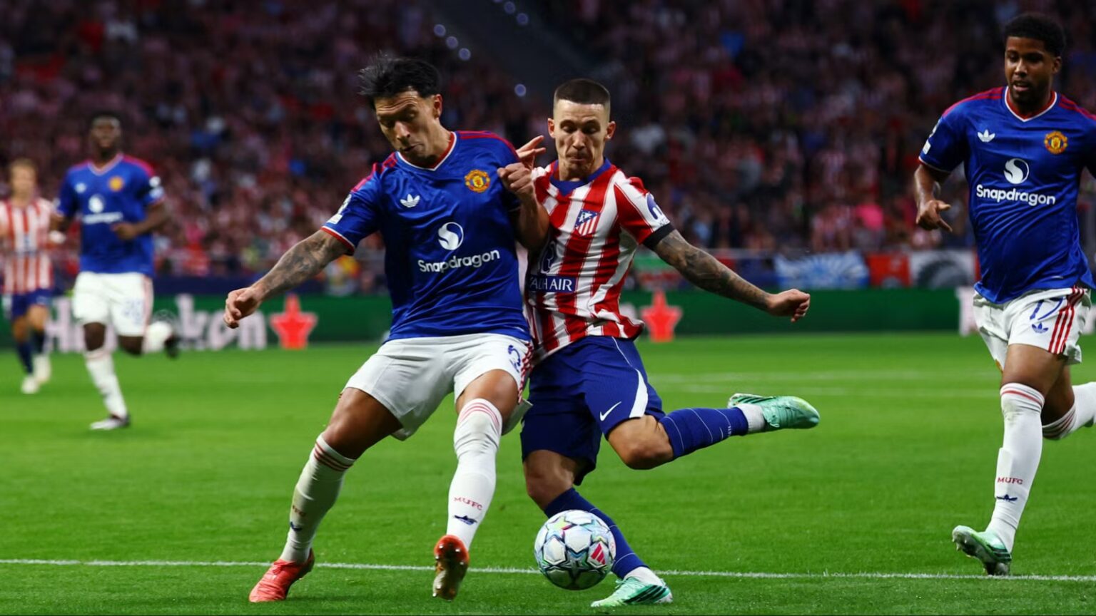 Senior Man Utd star issues 6-word response to Lisandro Martinez