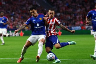 Senior Man Utd star issues 6-word response to Lisandro Martinez