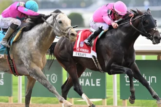 T Kraft Edges Out Crazy Mason by a Nose in Vosburgh