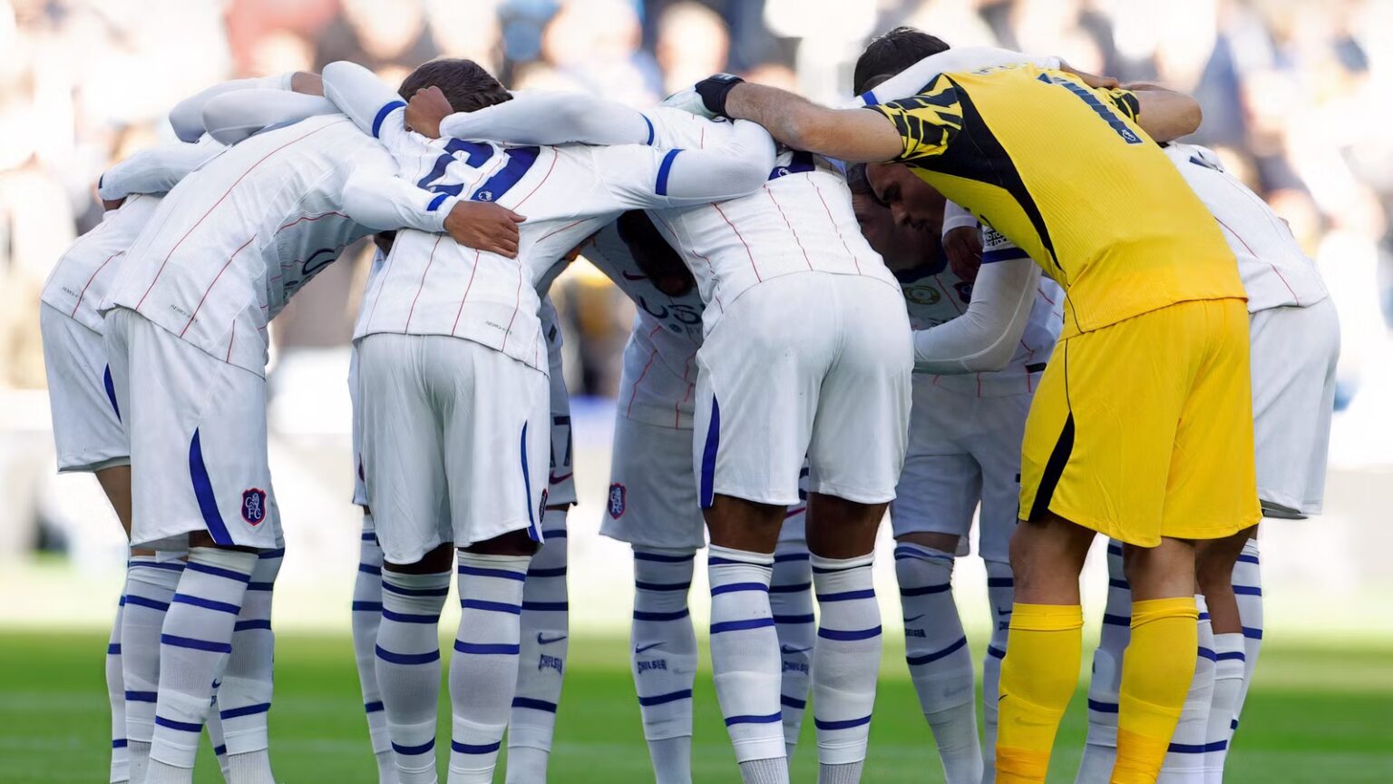 Tottenham now eyeing £67m Chelsea star as agents hold crunch talks over future
