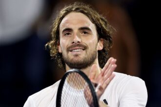 Tsitsipas advances in Shanghai; Hurkacz lines up Djokovic