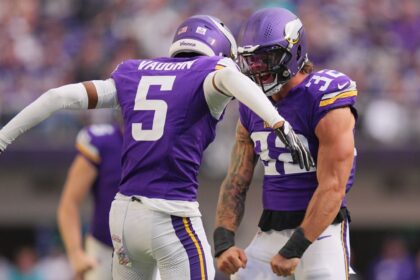 Vikings make history at 4-0 without a scoring offense