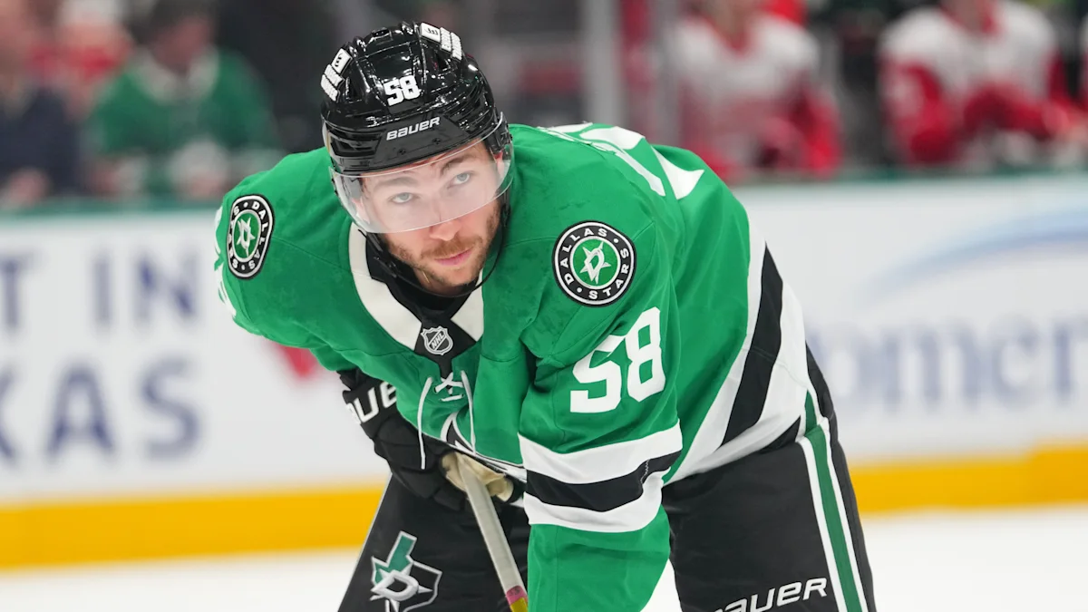 Winless Flyers sign Michael Bunting for remainder of season