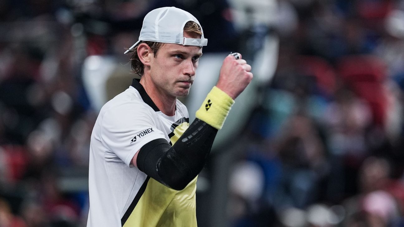 Zizou Bergs stuns Carlos Alcaraz in straight sets in Shanghai