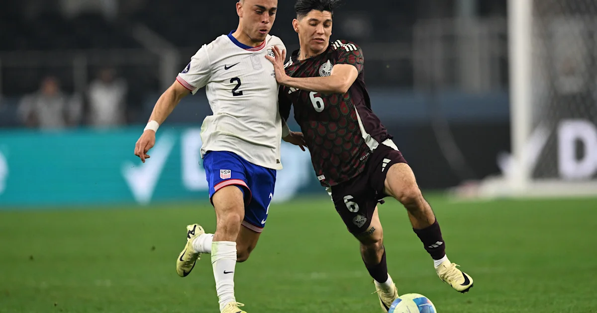 USMNT's Antonee Robinson and Sergiño Dest discuss challenges for young players in rivalry with Mexico.