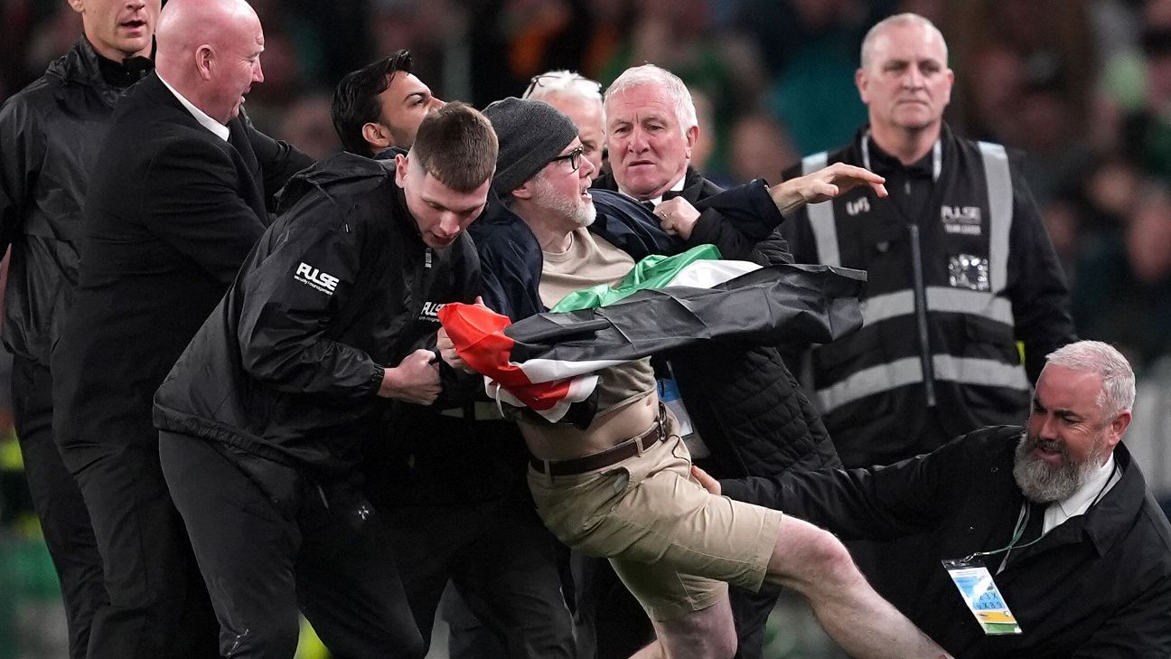 Protesters disrupt Ireland game to demand boycott of Israel match