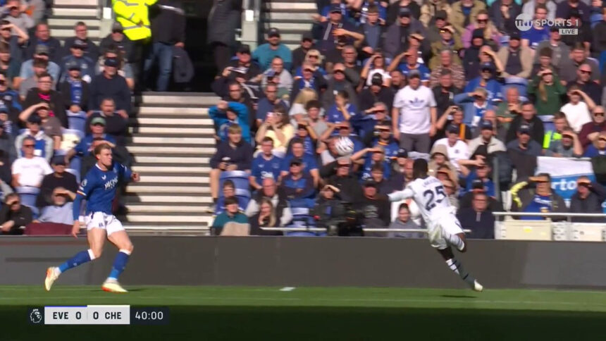 Watch: Chelsea star Moises Caicedo nearly scores goal of the season contender with outrageous volley vs Everton