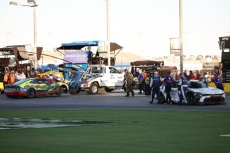 Denny Hamlin unaware he helped Kyle Larson return to lead lap by pitting