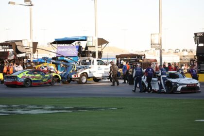 Denny Hamlin unaware he helped Kyle Larson return to lead lap by pitting