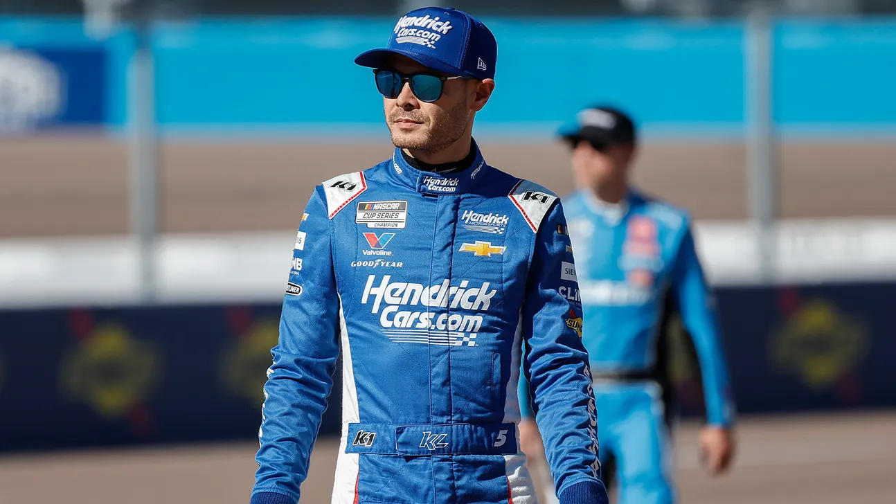 Kyle Larson and Denny Hamlin Lead 2026 NASCAR Chase Odds at Vegas