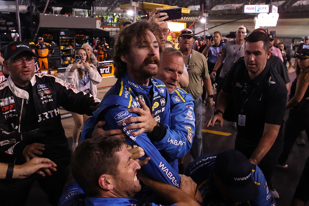Winners and Losers from NASCAR's Bristol Instant Classic